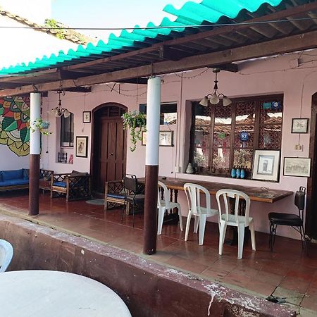 Casa Vieja Guest House Санта Ана Екстериор снимка