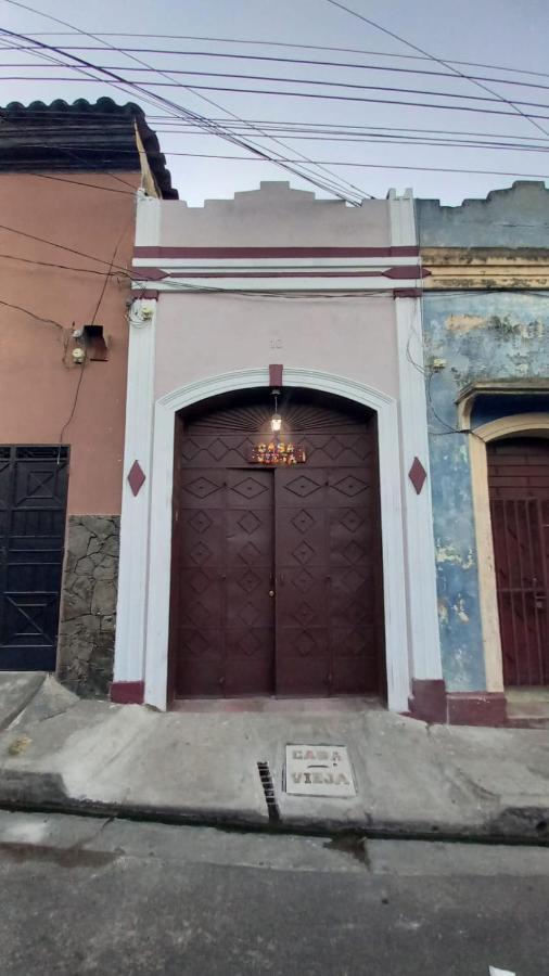 Casa Vieja Guest House Санта Ана Екстериор снимка