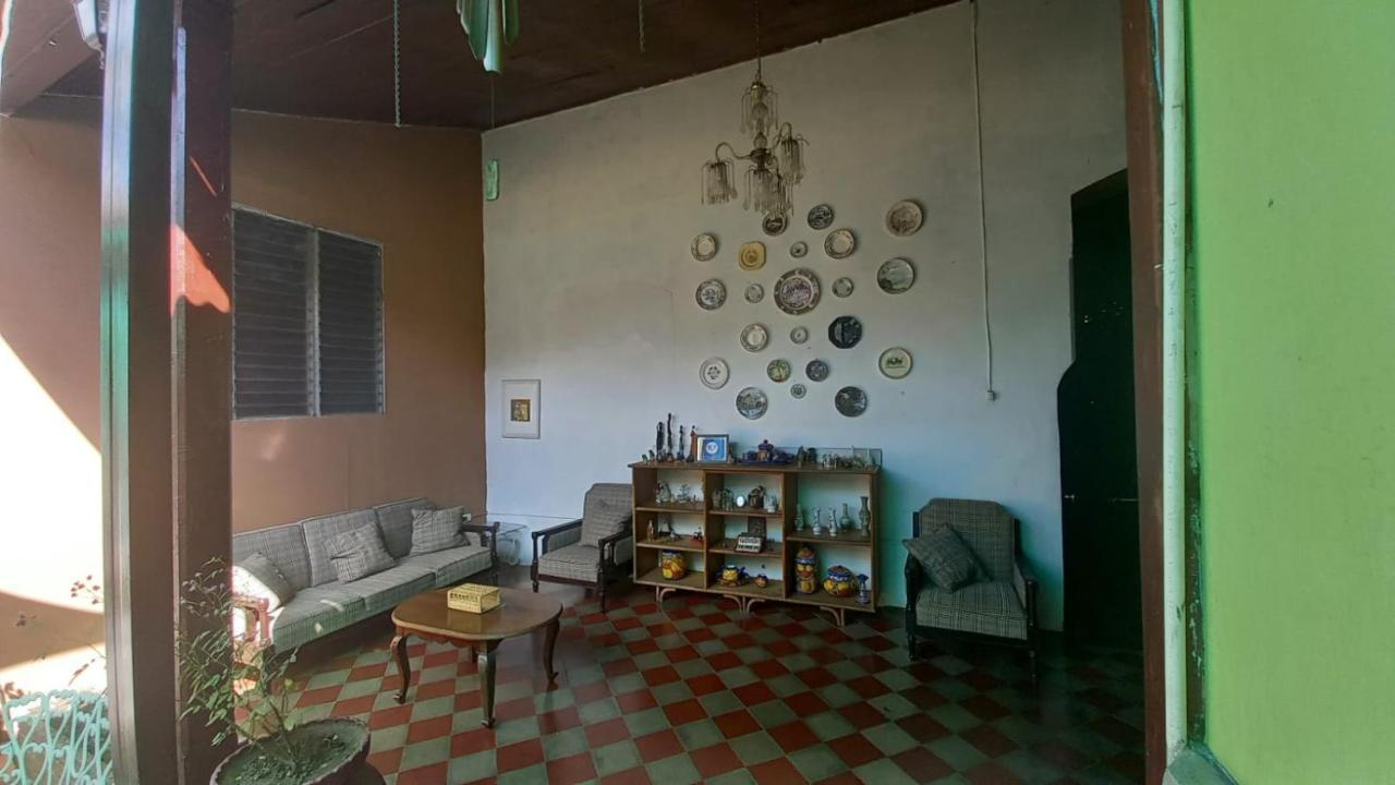 Casa Vieja Guest House Санта Ана Екстериор снимка