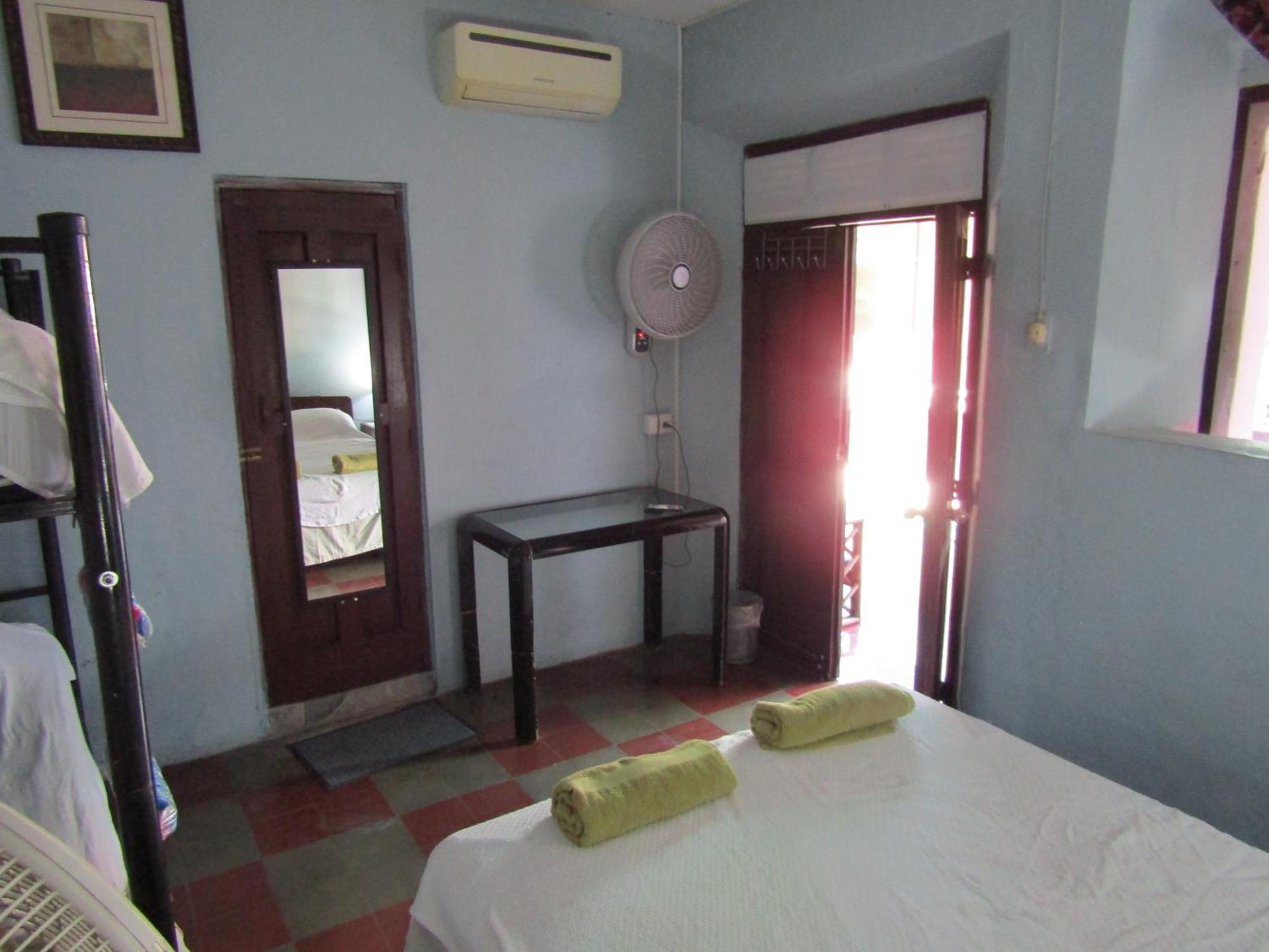 Casa Vieja Guest House Санта Ана Екстериор снимка
