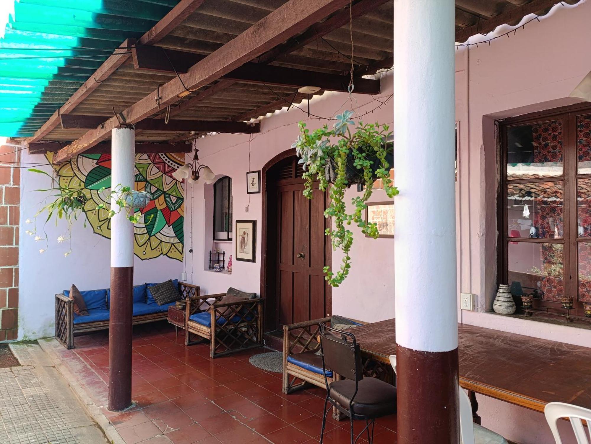 Casa Vieja Guest House Санта Ана Екстериор снимка
