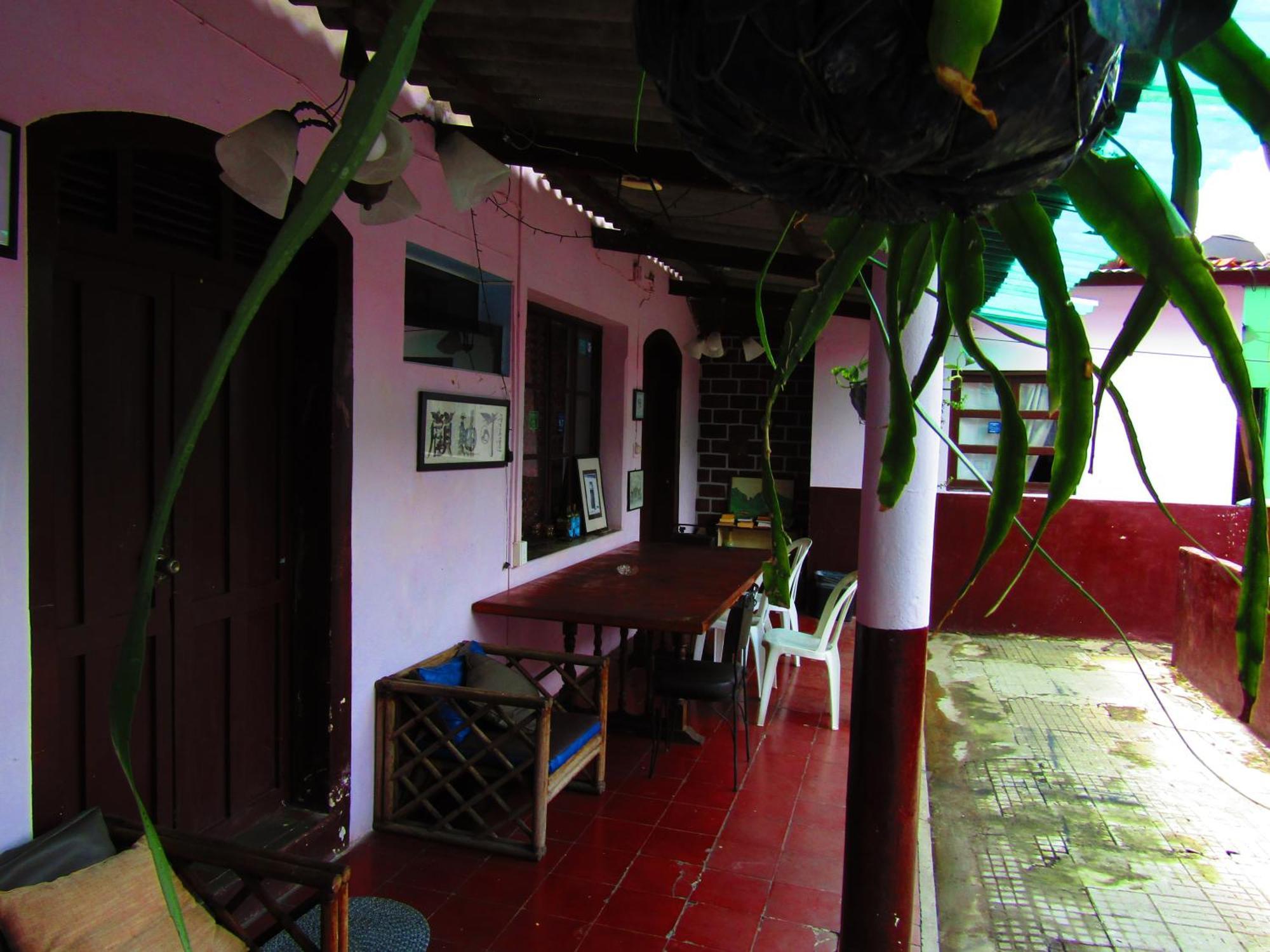 Casa Vieja Guest House Санта Ана Екстериор снимка