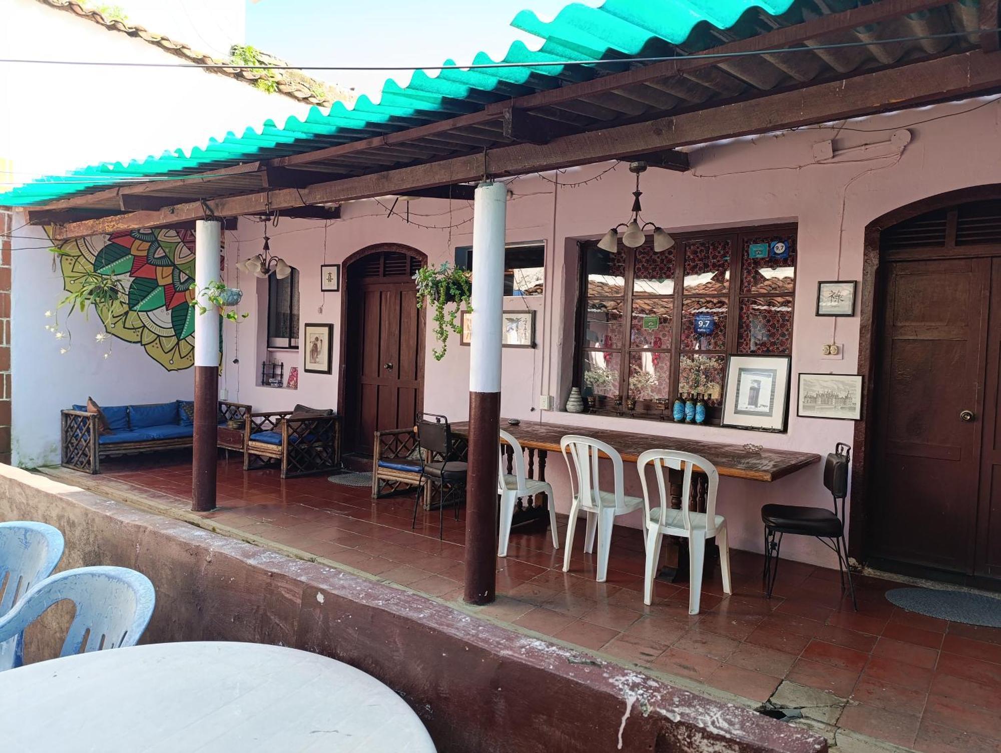 Casa Vieja Guest House Санта Ана Екстериор снимка