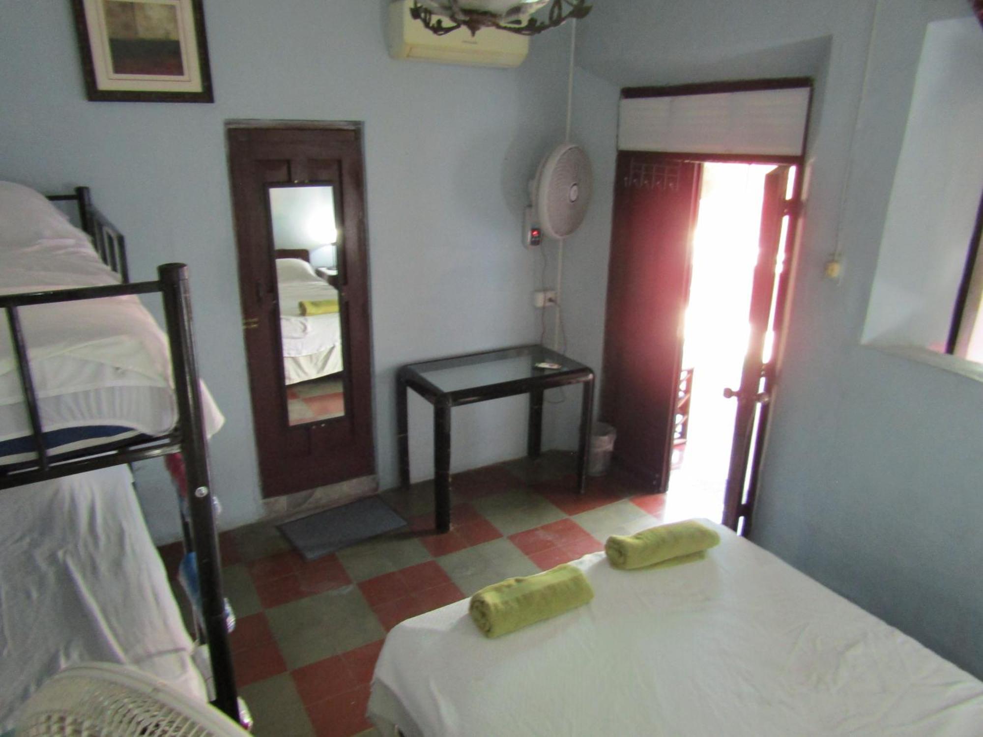 Casa Vieja Guest House Санта Ана Екстериор снимка