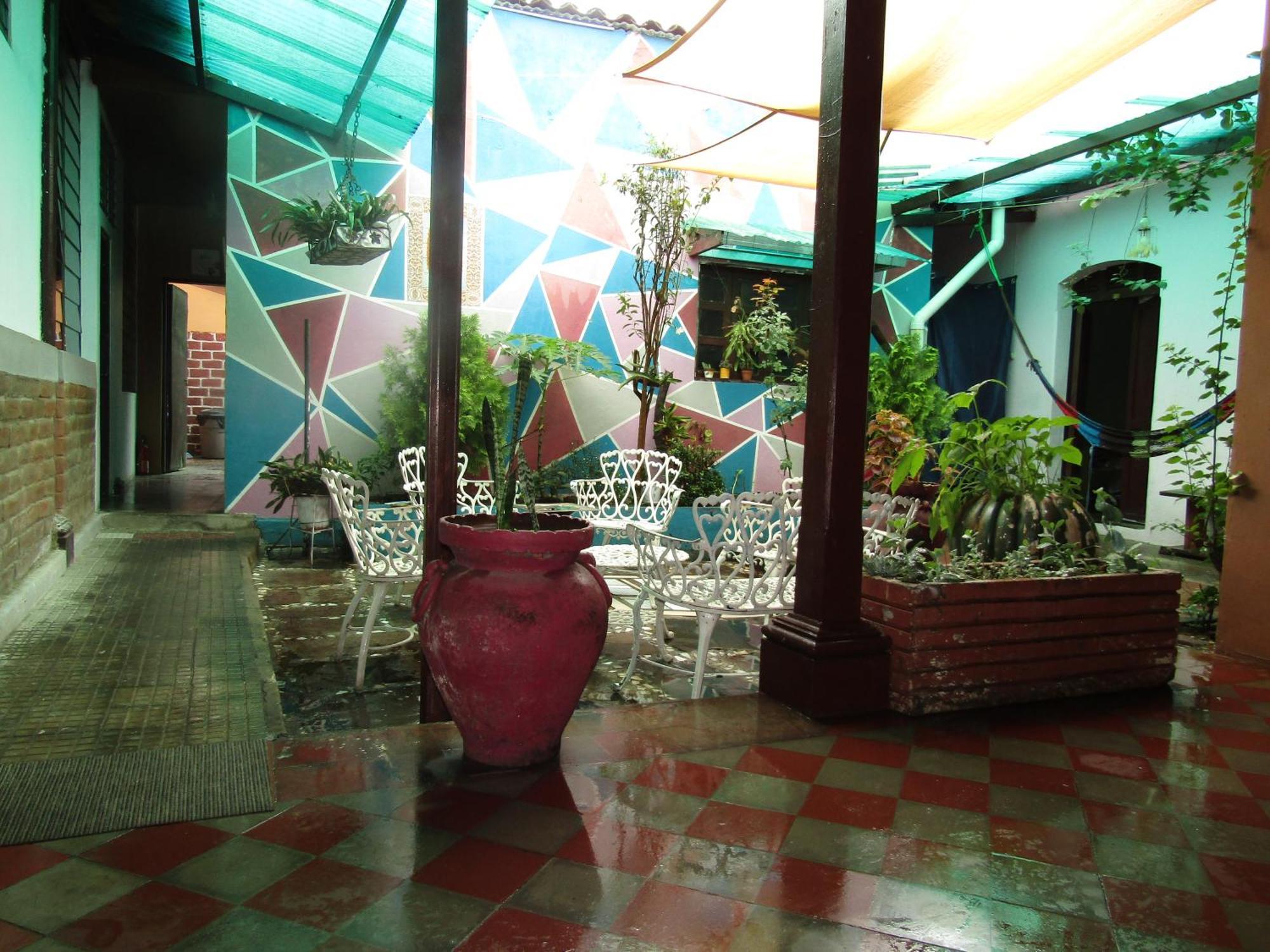 Casa Vieja Guest House Санта Ана Екстериор снимка