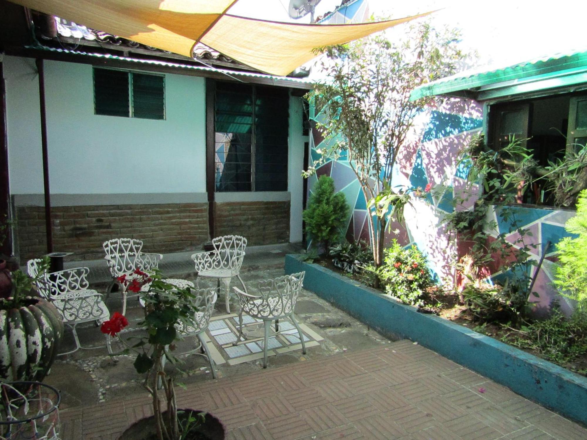 Casa Vieja Guest House Санта Ана Екстериор снимка